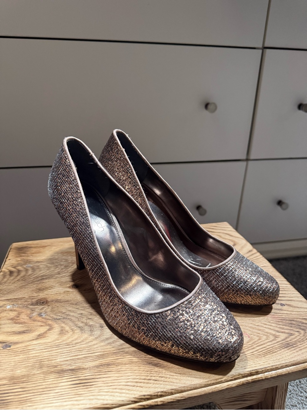 Women's Glitter Pump Heels in Metallic Pink